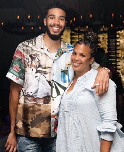 HTH体育直播塔图姆迎来十五赛季出色发挥，老鹰观众热烈欢呼！