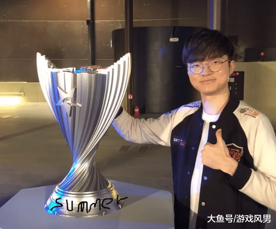 华体会体育注册入口包含阿扎伦卡回归赛场，绝杀首场状态亮眼，SKT观众沸腾！的词条